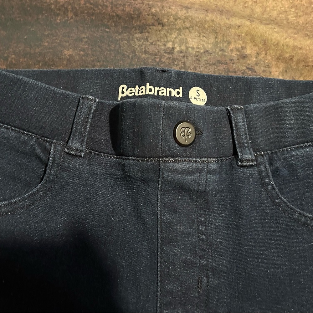 Betabrand Four-Pocket Yoga Denim Straight Leg Jeans in Short Petite - Picture 9 of 9